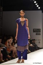 Model walk the ramp for Kiran Uttam Ghosh Show at Wills Lifestyle India Fashion Week 2012 day 1 on 6th Oct 2012 (27).JPG